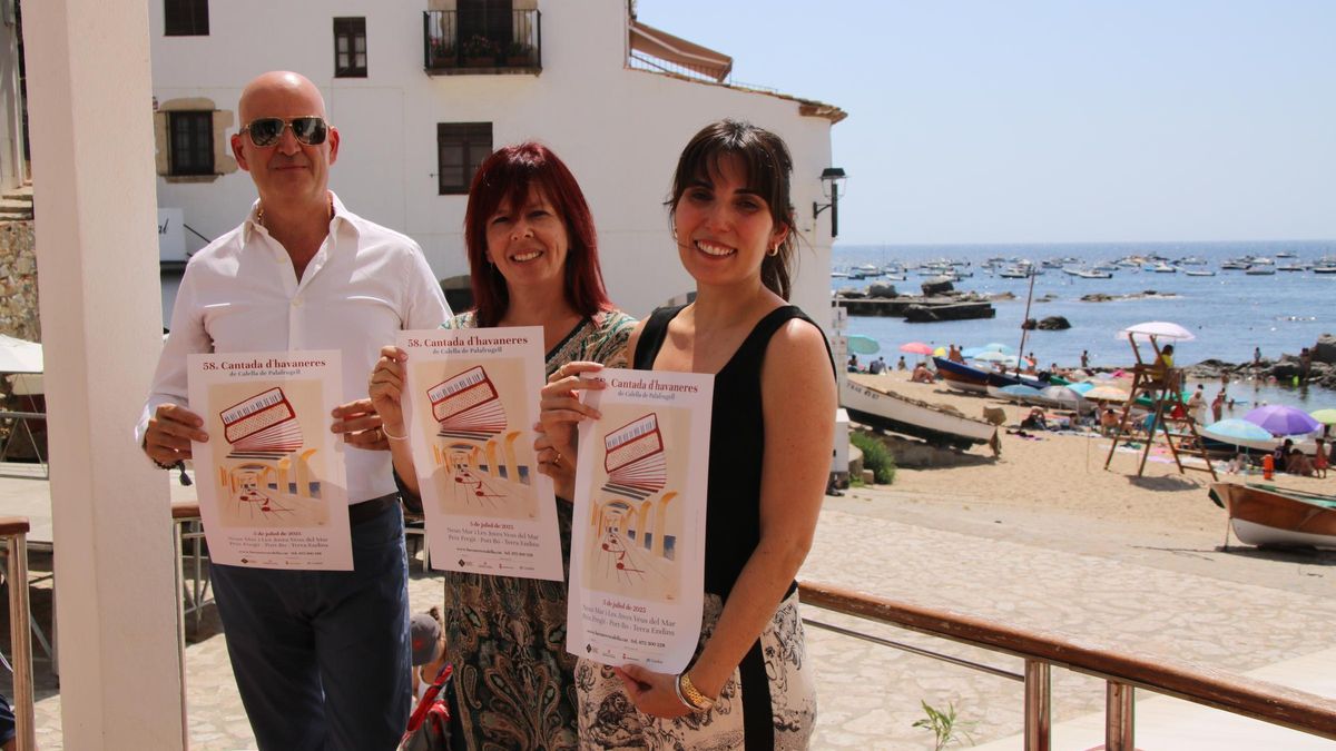 El regidor de Promoció Econòmica, Marc Piferrer; la portaveu de la comissió de la Cantada d'Havaneres, Neus Mar i l'alcaldessa de Palafrugell, Laura Millán.