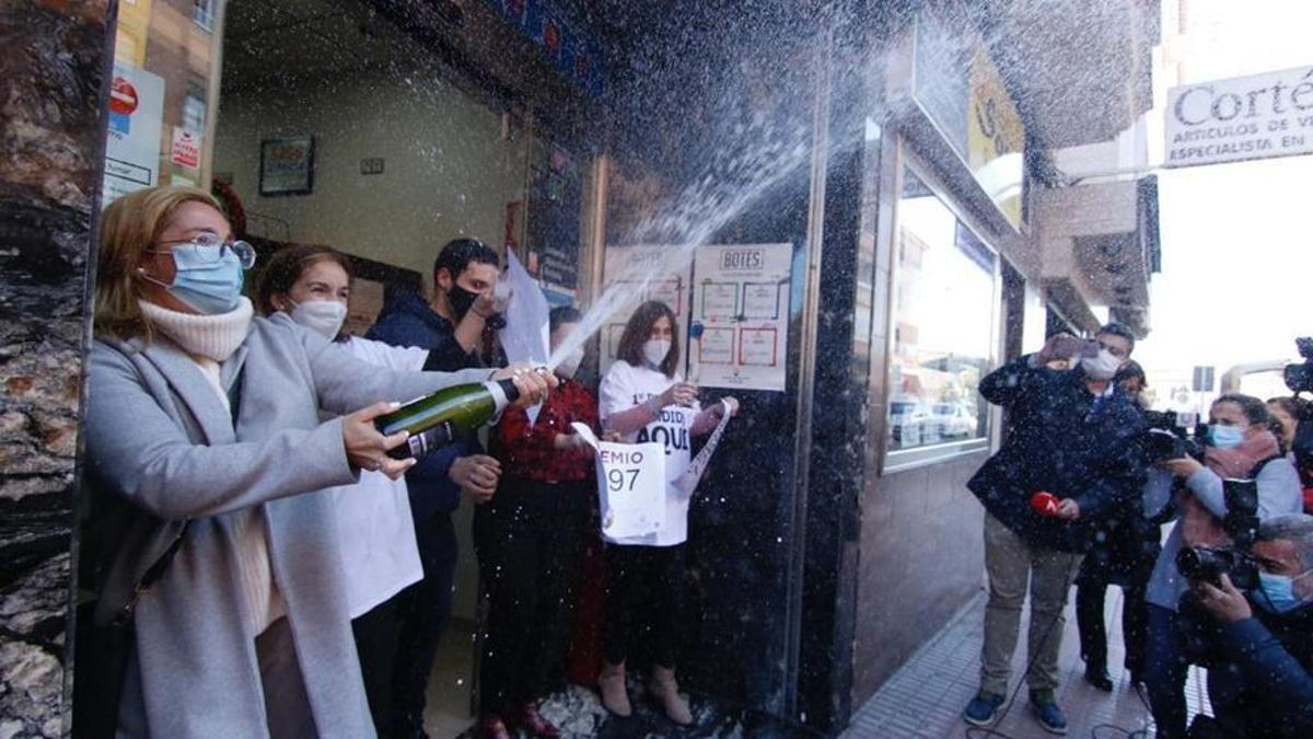 Celebración del Gordo en la avenida Jesús Rescatado en 2020.