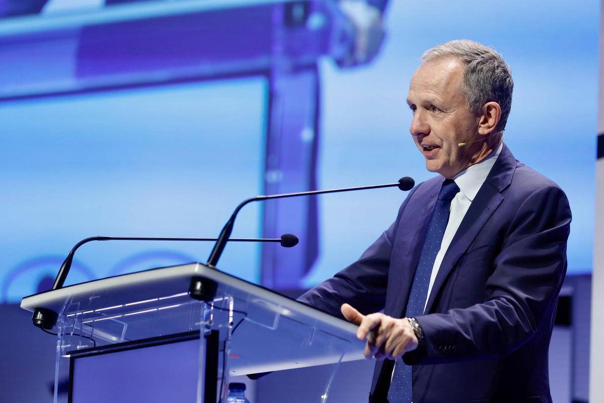 Enrique Lores, en el último acto de graduación de EDEM en València, en junio de 2025.