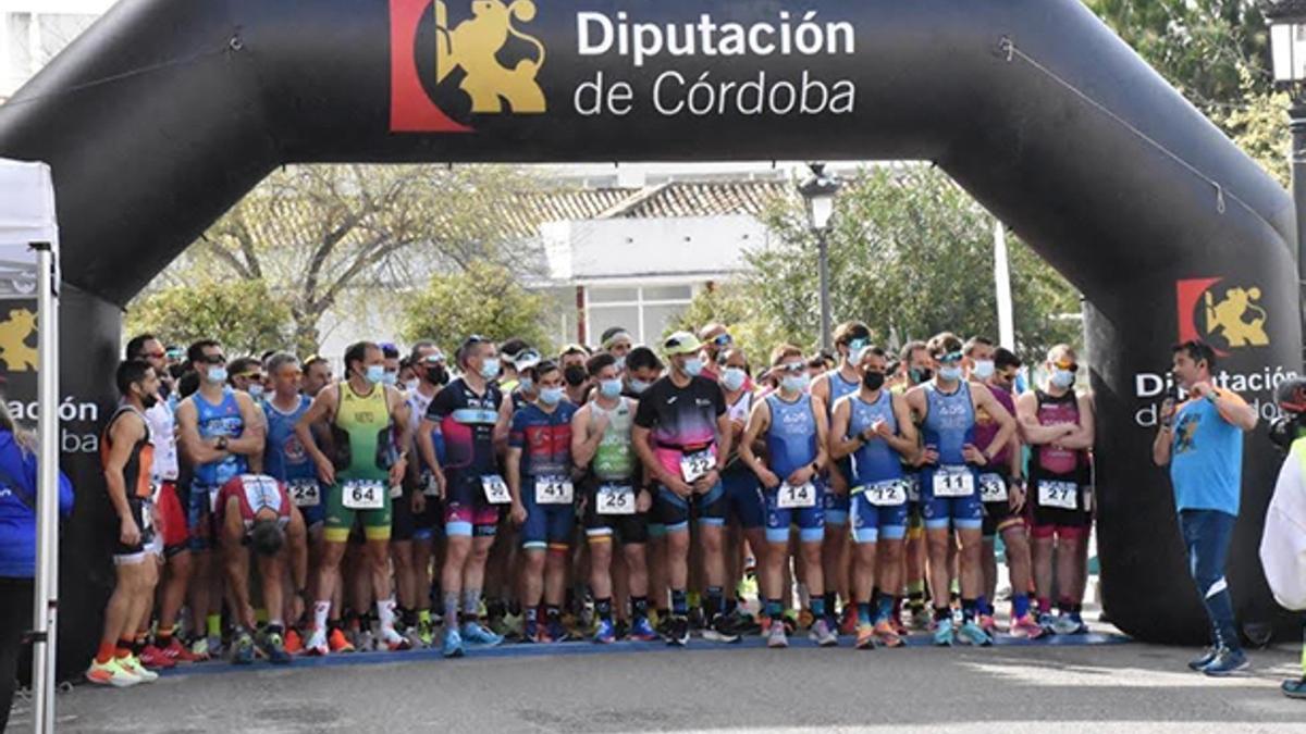 Salida de una prueba cordobesa de duatlón.