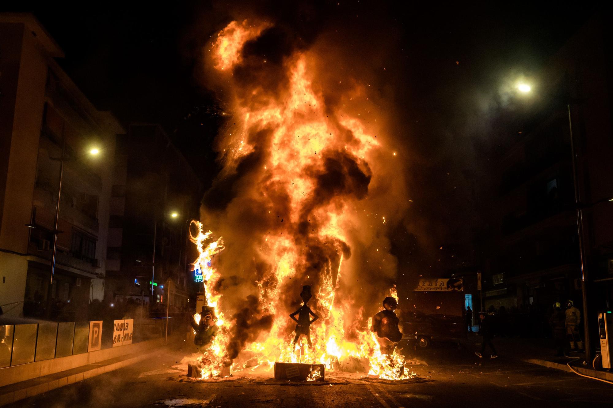 Cremà de la falla Els Tolls