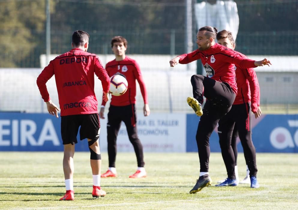 La plantilla se ejercita en Abegondo en la penúltima sesión de trabajo antes del partido del sábado en Pamplona contra Osasuna.