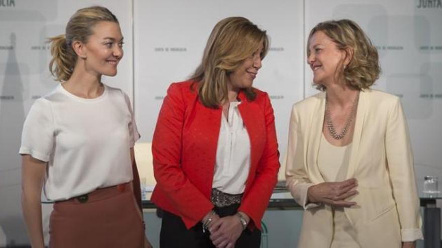 Marta Ortega, la hija del empresario Amancio Ortega, junto a Susana Díaz y Flora Pérez