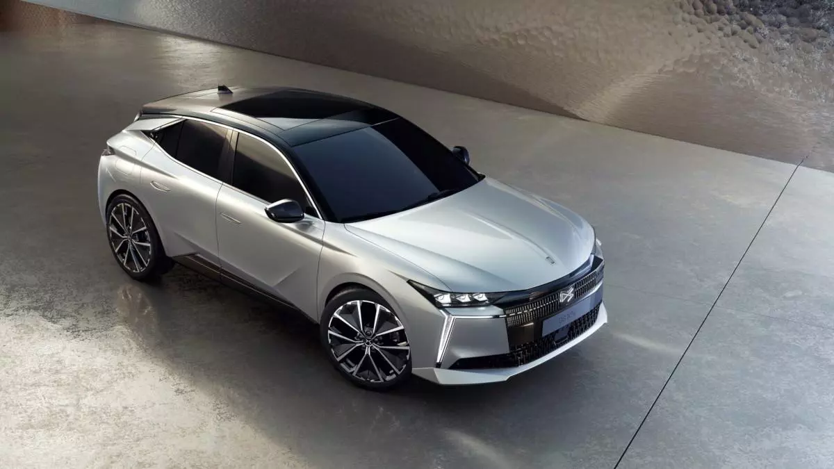 El nuevo DS N°4 hereda el espíritu del DS 4, pero lo lleva a un nivel superior
