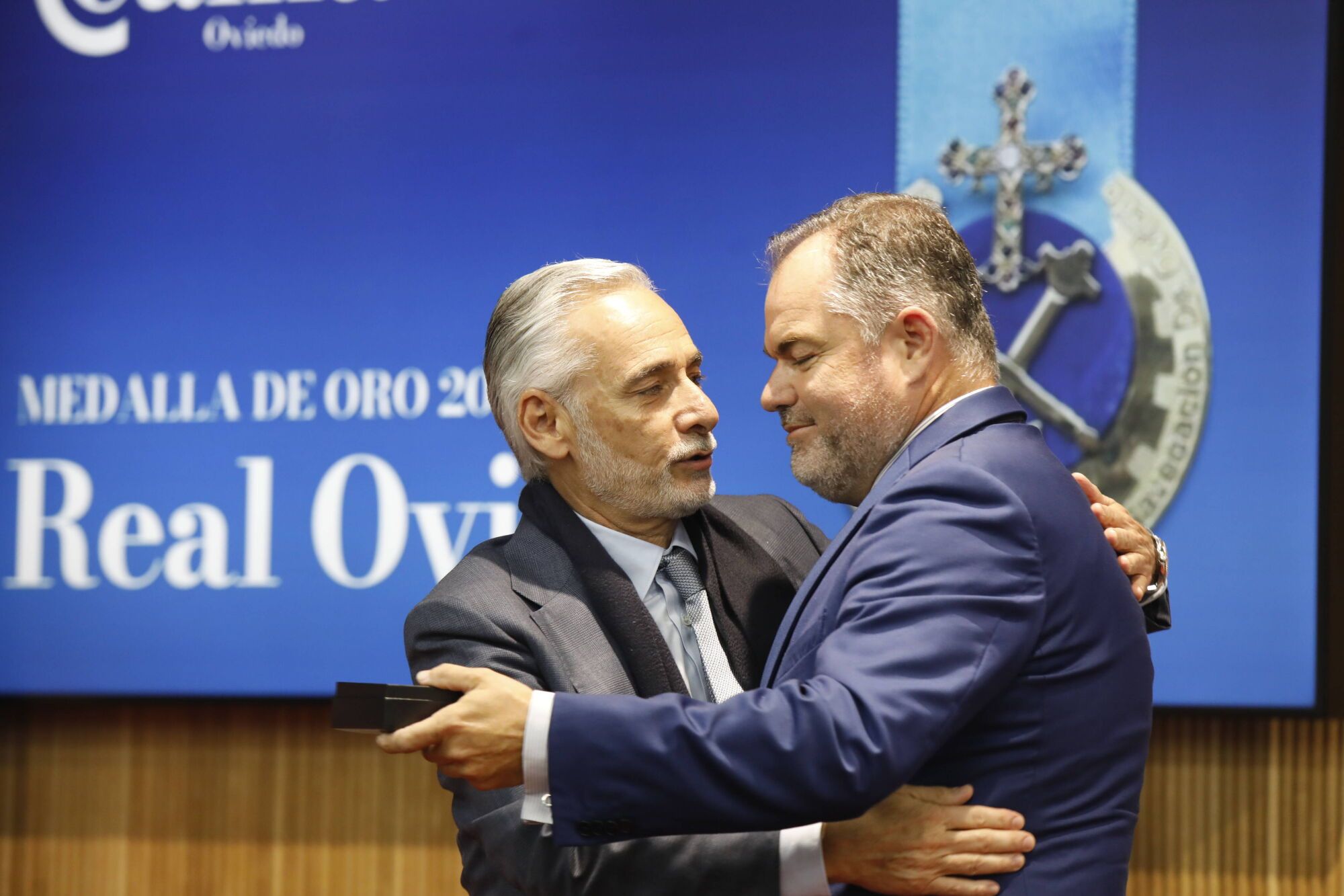 EN IMÁGENES: Así fue entrega de la Medalla de Oro de la Cámara de Comercio de Oviedo al Real Oviedo