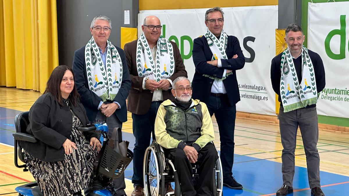 Representantes de la Diputación y el club AMIVEL.