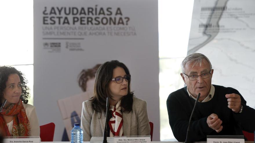 Mónica Oltra y el alcalde de Valencia, Joan Ribó, durante la rueda de prensa de hoy.