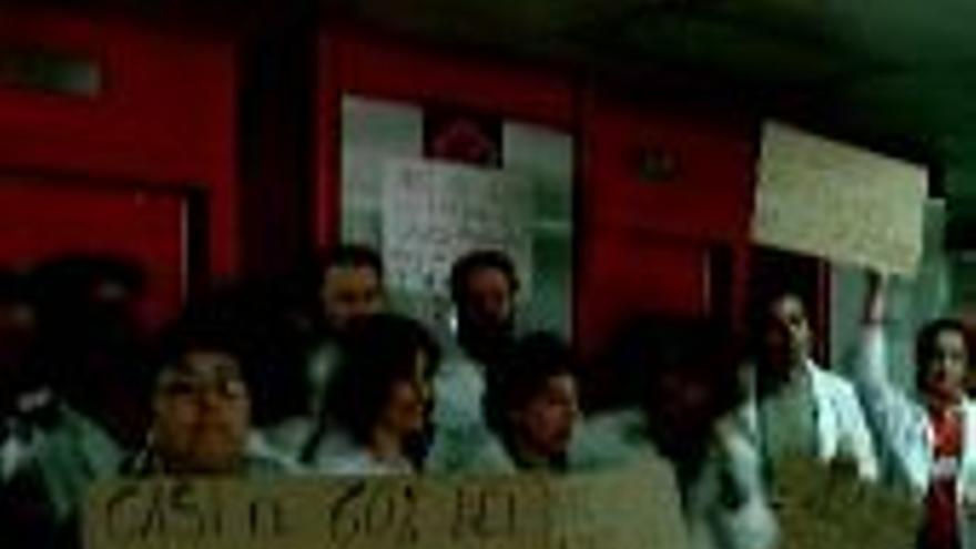 Los sindicatos denuncian un déficit de 34 trabajadores en el hospital