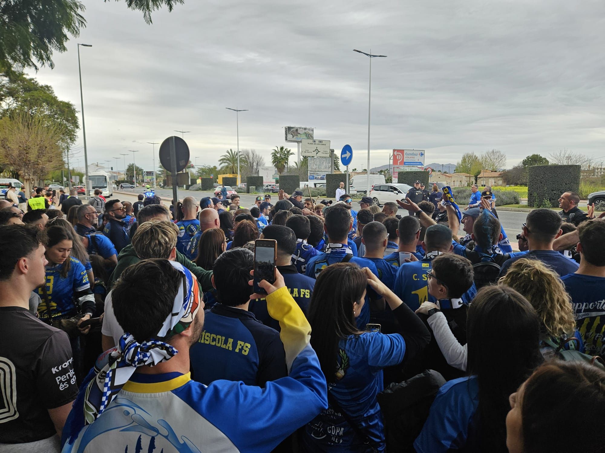 Galería | La afición del Peñíscola tiñe Murcia de azul en la Copa del Rey