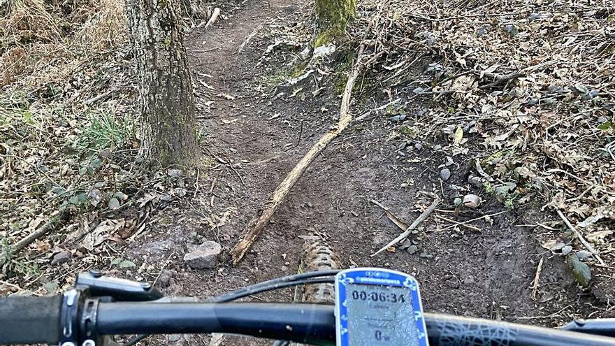 Una de las trampas detectadas por el ciclista en el Naranco. | L. M. B.