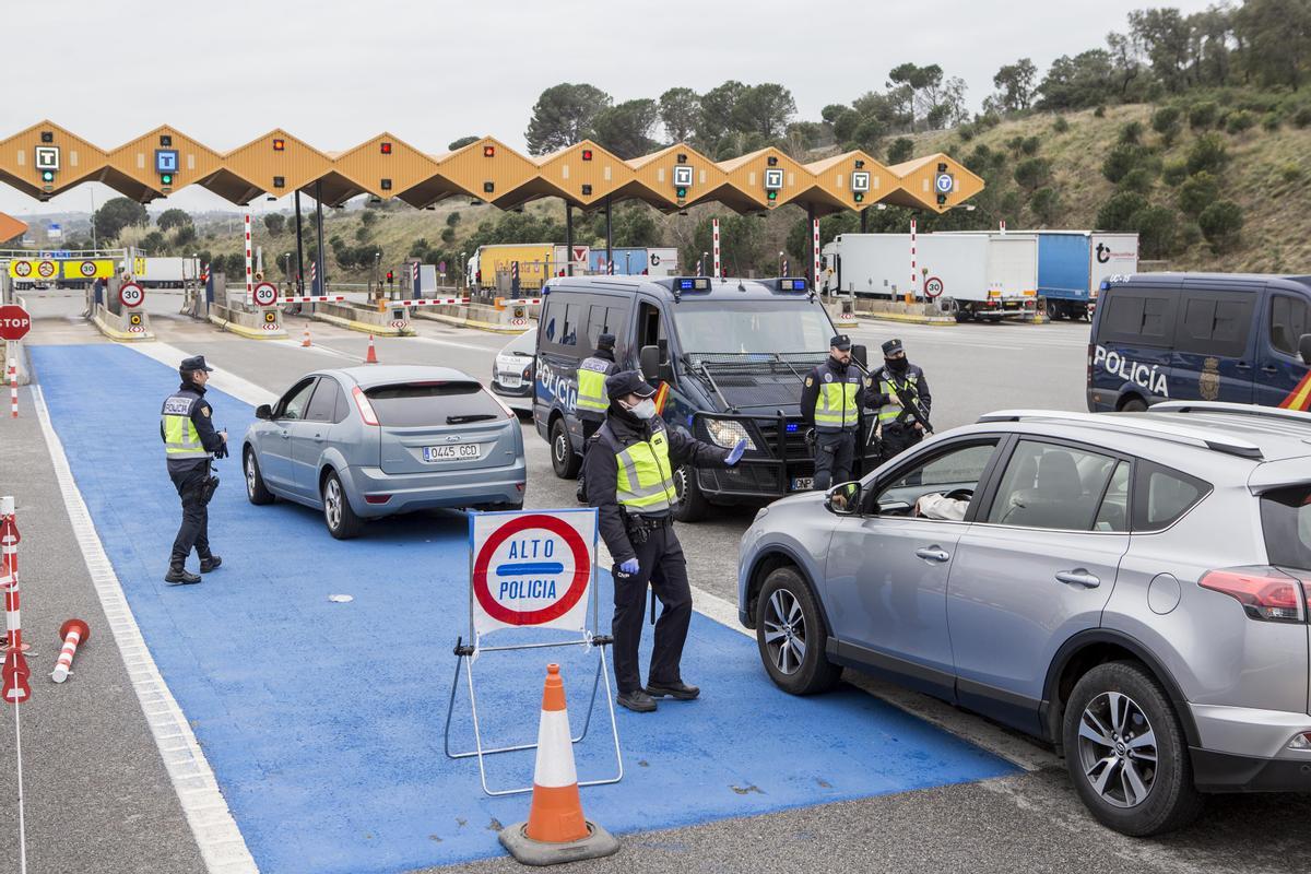 Controles de frontera de la policía en la AP-7.