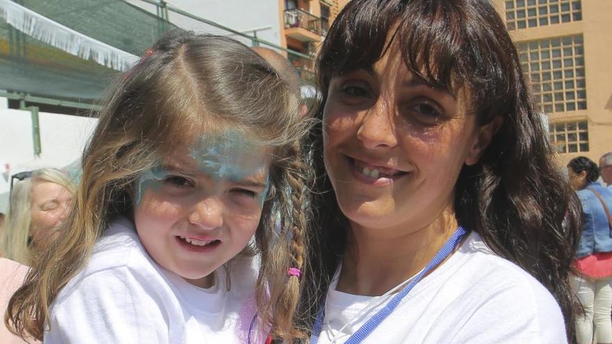 Nayra y su madre en una de las actividades realizadas para recaudar fondos para su operación