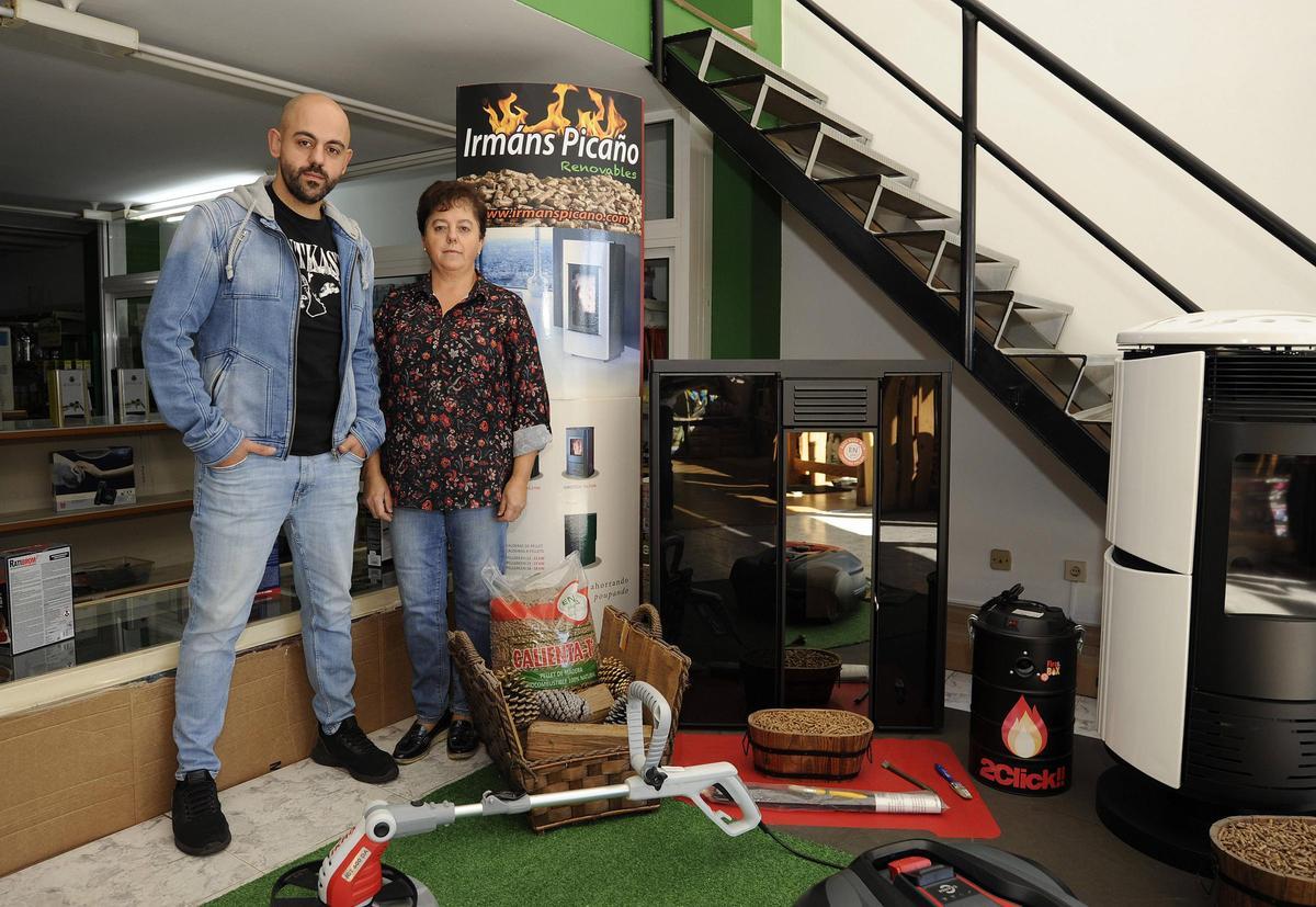 Adrián Picaño junto a su madre, Mari Lorenzo.