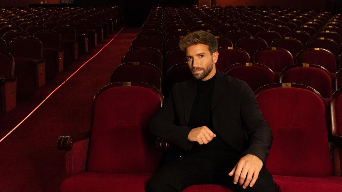 Pablo Alborán en el patio de butacas del Teatro Cervantes.