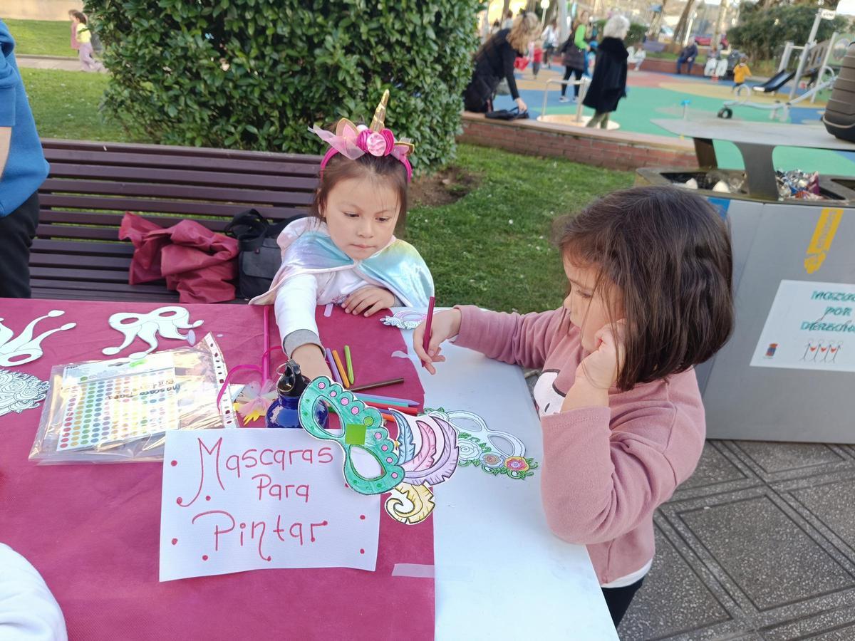 En imágenes: así son los talleres de carnaval de Llanera