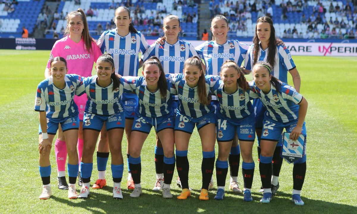 Once del Deportivo Abanca que saltó ayer al cèsped de Riazor ante el Cacereño | // IAGO LÓPEZ