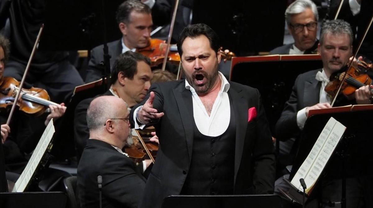 Ildar Abdrazakov, interpretando a Attila en el Liceu.