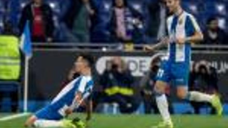 Hernán Pérez celebra el gol de la classificació.