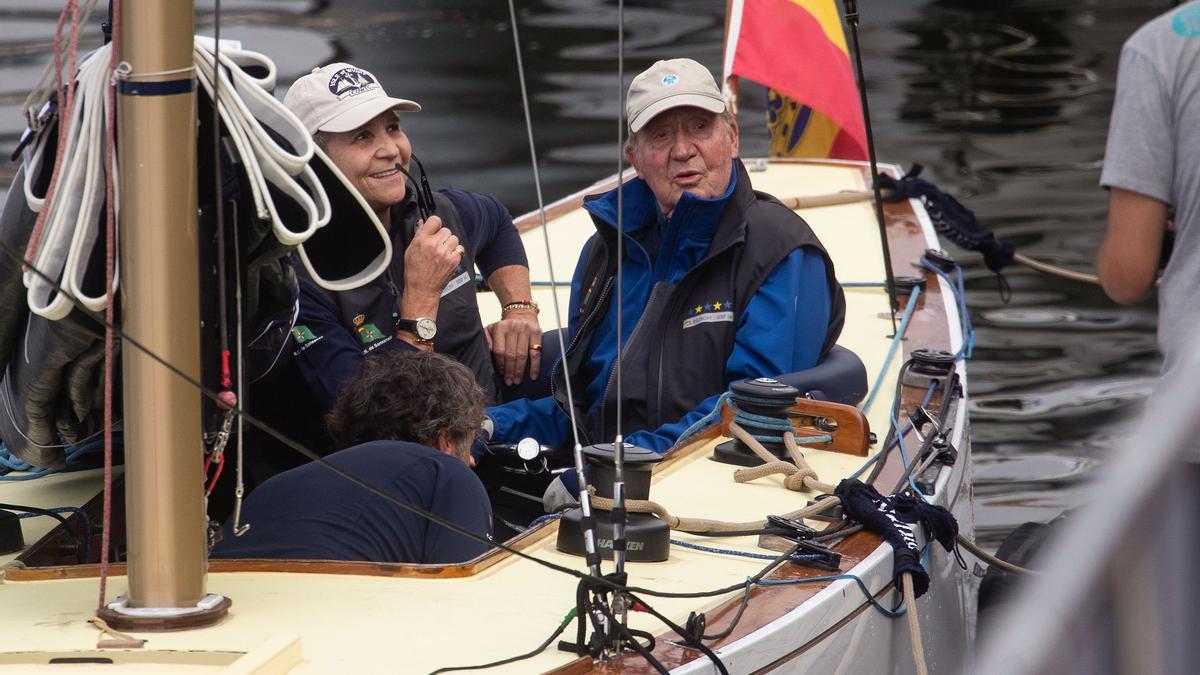 El rey Juan Carlos y la Infanta Doña Elena, en Sanxenxo.