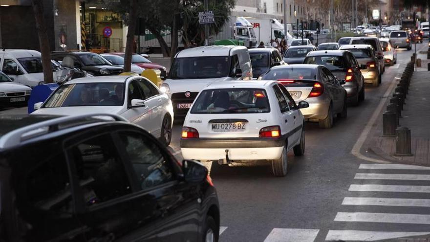 En el municipio de Murcia tributan más de trescientos mil vehículos, entre los que se incluyen coches, motos, furgonetas y camiones.