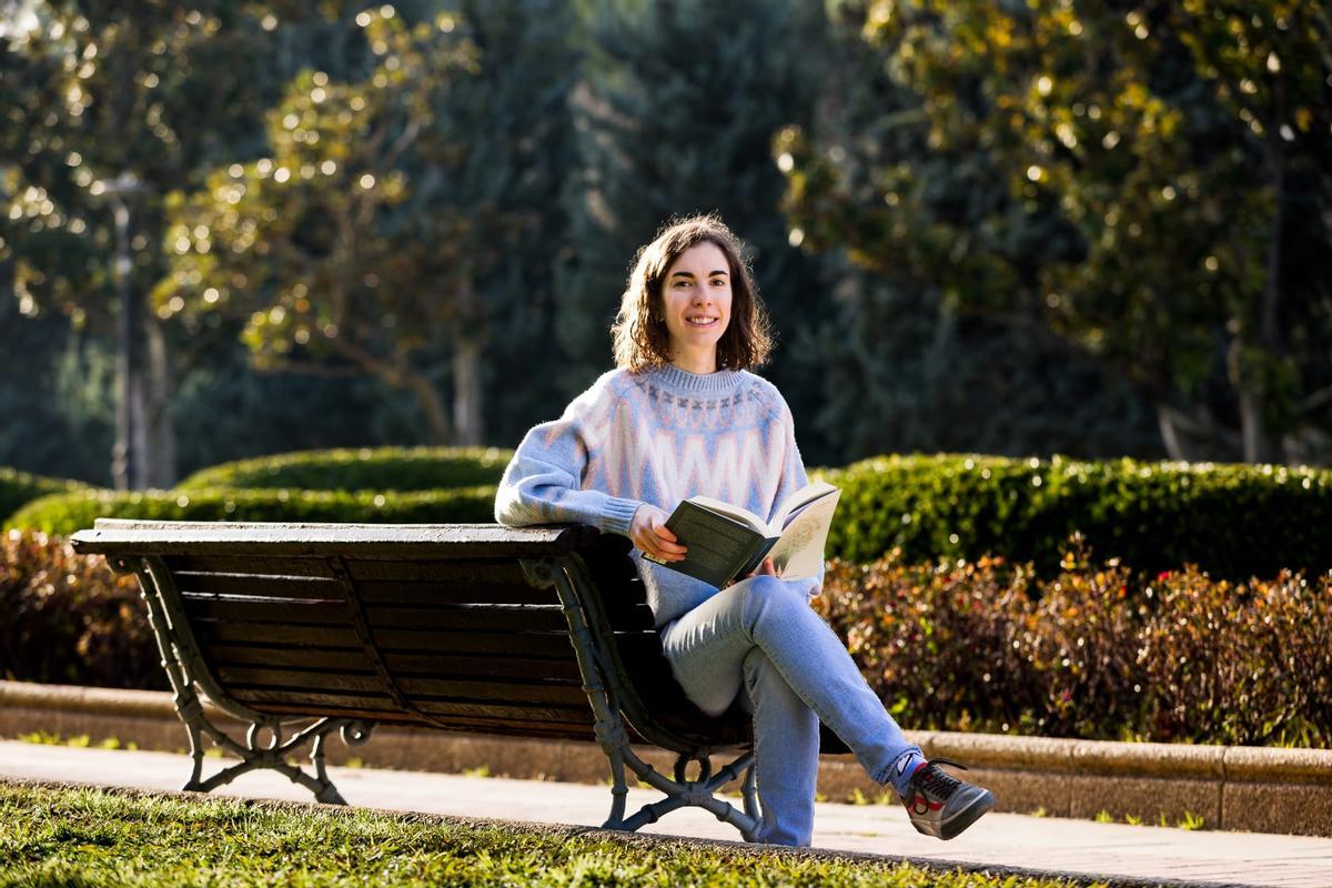 Julia Sánchez, matemática aragonesa, en el parque Grande.