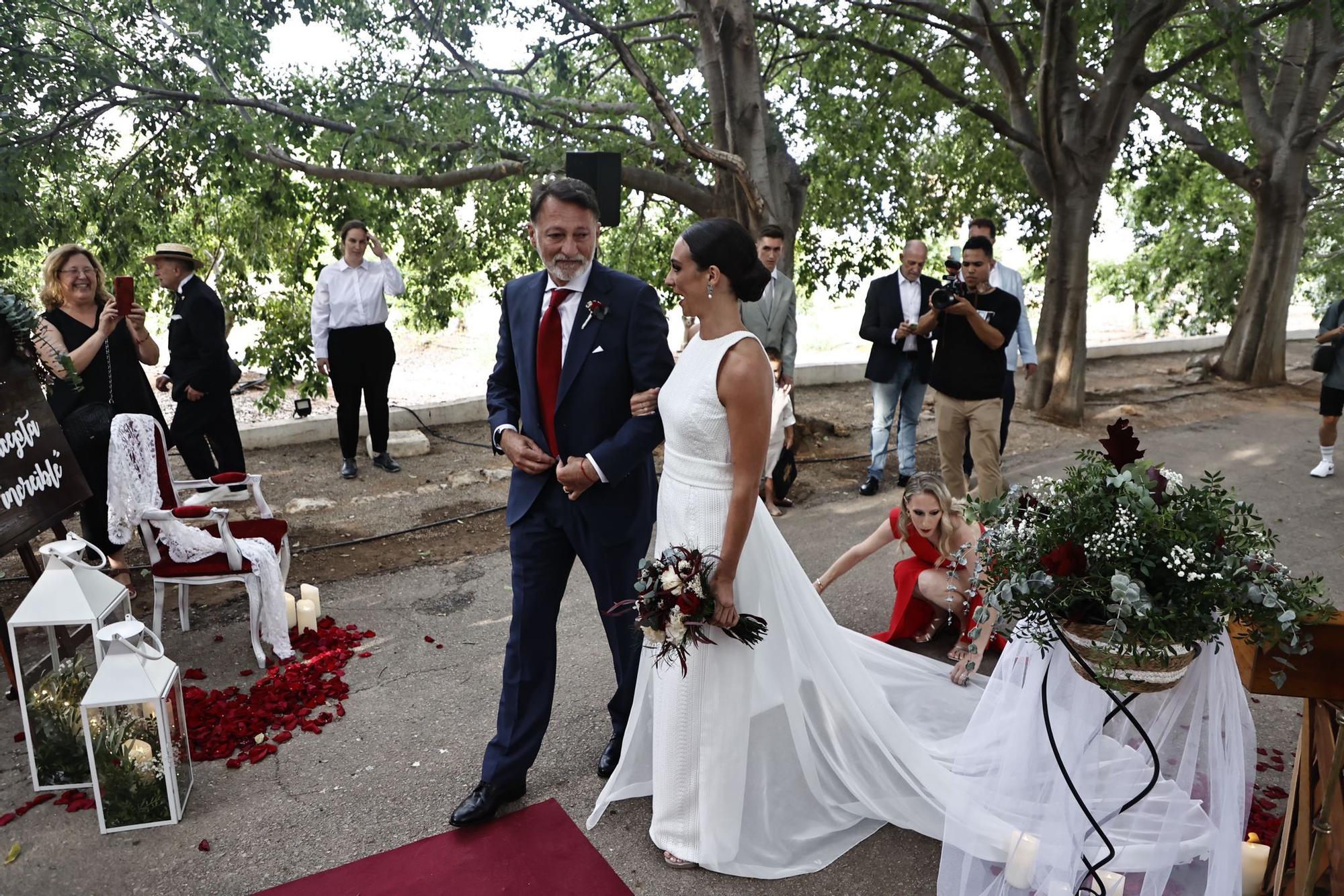 Boda de Nuria Llopis: la llegada de los novios y la ceremonia