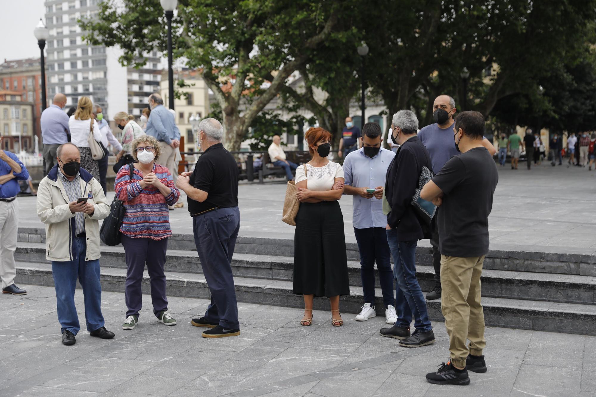 Emocionante despedida a Alfonso Peláez, gijonés “que vivió e hizo vivir la ciudad”