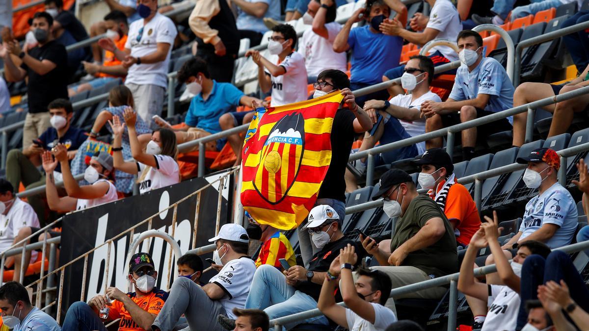 Afición valencianista en el partido contra el Eibar