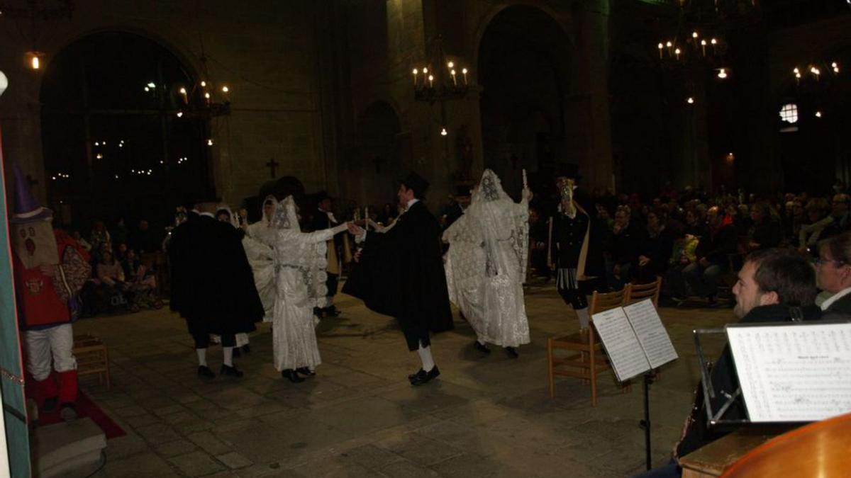 Una de les danses de la festa en una edició prepandèmia | ARXIU/JOAN CAPDEVILA