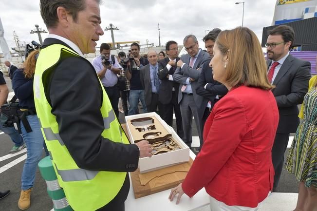 Visita de la ministra Ana Pastor a las naves del ...