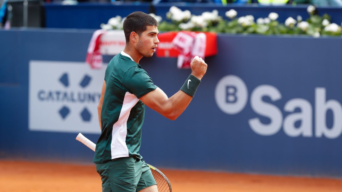 Alcaraz celebra su primer triunfo en el Barcelona Open