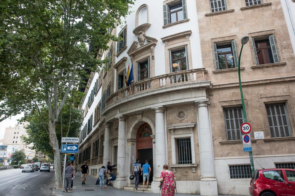Exterior de los juzgados de Vía Alemania, en Palma, donde se ubican los cuatro juzgados de violencia sobre la mujer de Palma.