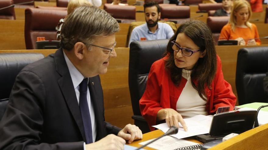 Puig y Oltra, hoy, en la sesión de control en las Corts.