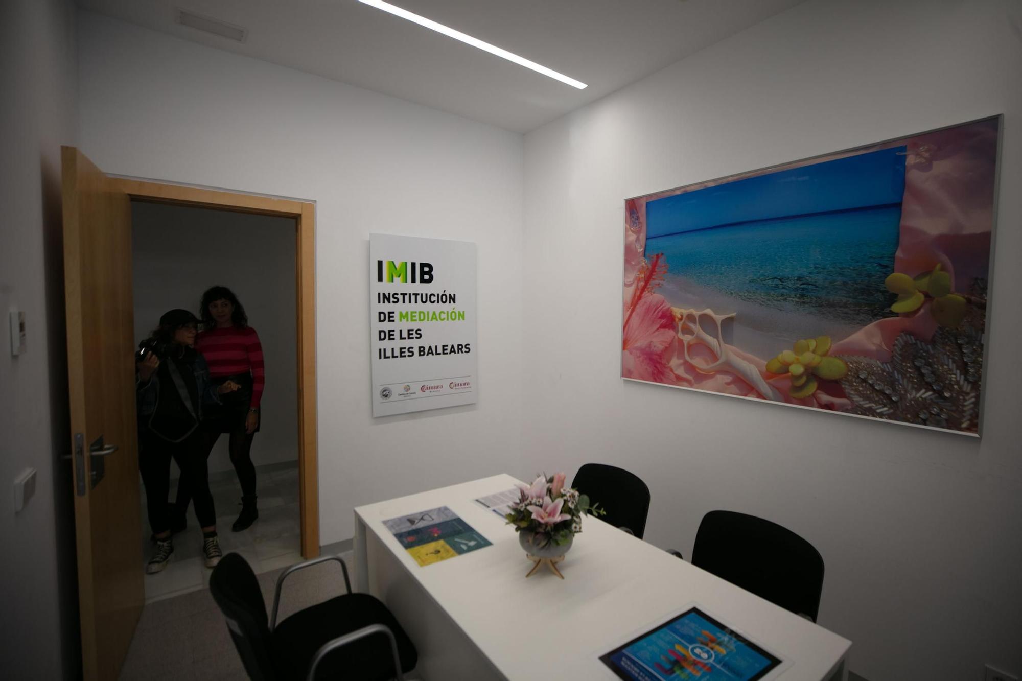 Mira quí las imágenes de la presentación de la nueva sala de mediación de los juzgados de Ibiza