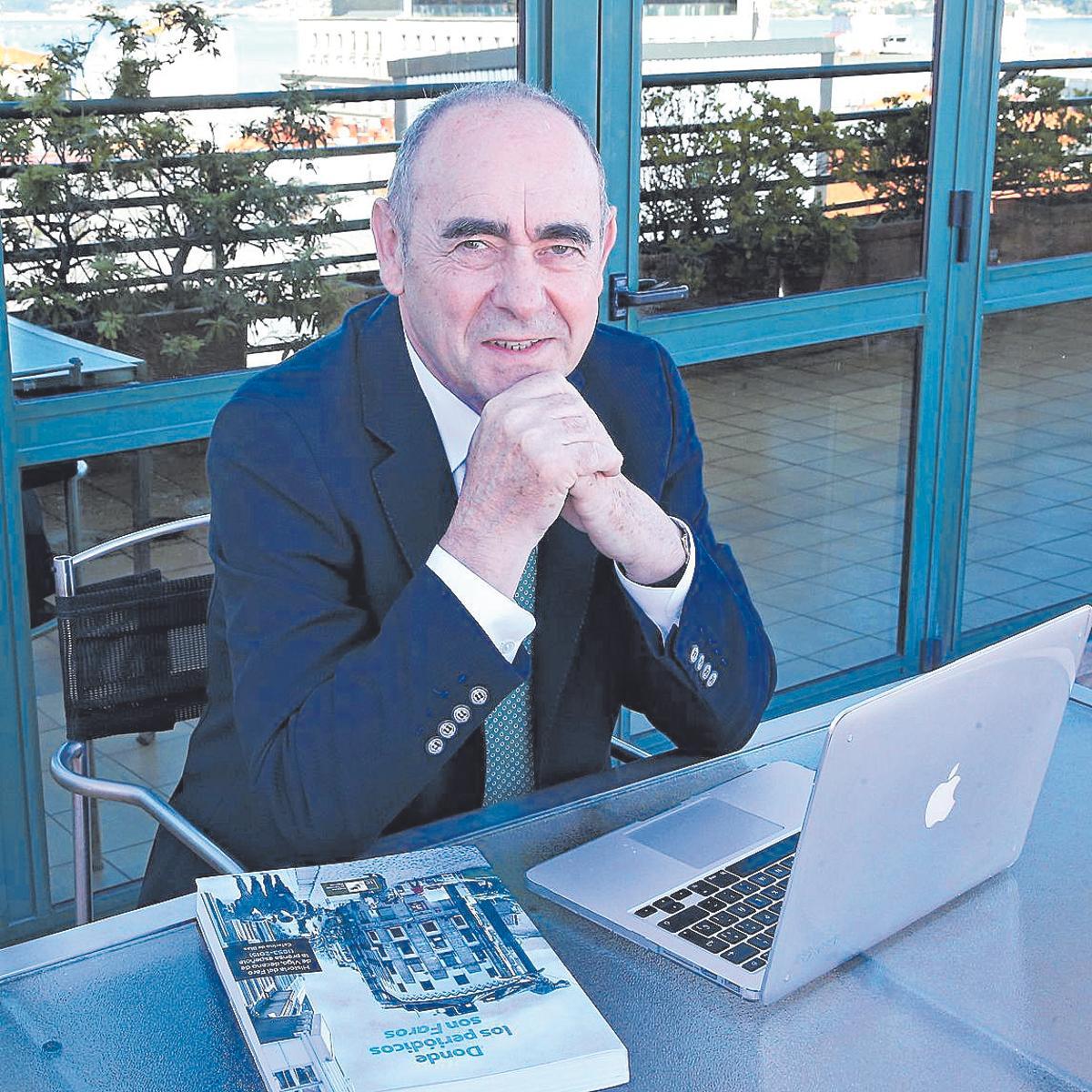 CEFERINO DE BLAS, PERIODISTA, INVESTIGADOR Y, DESDE EL PASADO MES DE MARZO, CRONISTA OFICIAL DE VIGO, AUTOR DEL LIBRO " DONDE LOS PERIODICOS SON FAROS ", LA HISTORIA DEL DECANO DE LA PRENSA ESPAÑOLA.