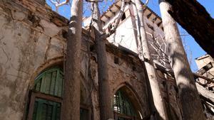 Imagen del balneario del Porcar de Tortosa, completamente abandonado.