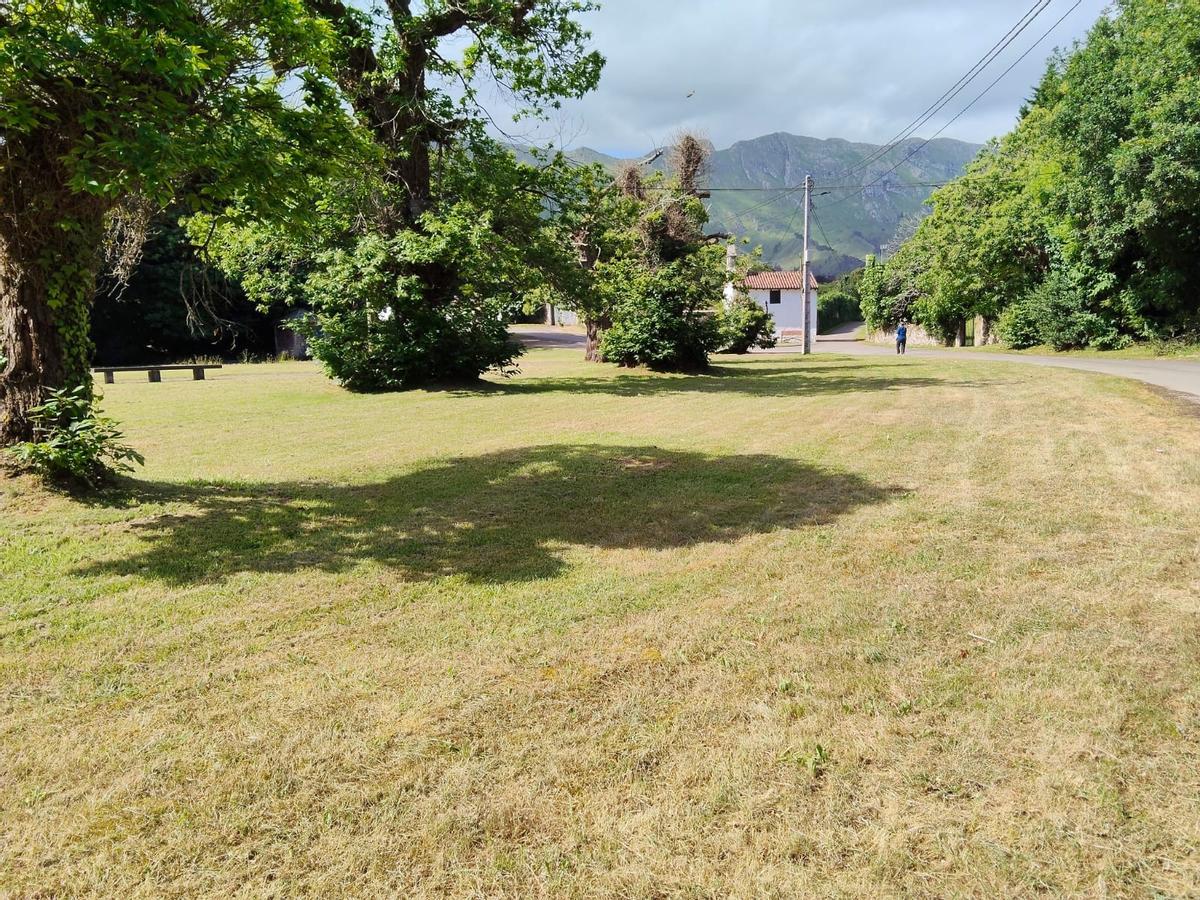 Llanes pone a punto todos los parques infantiles y las áreas recreativas del concejo