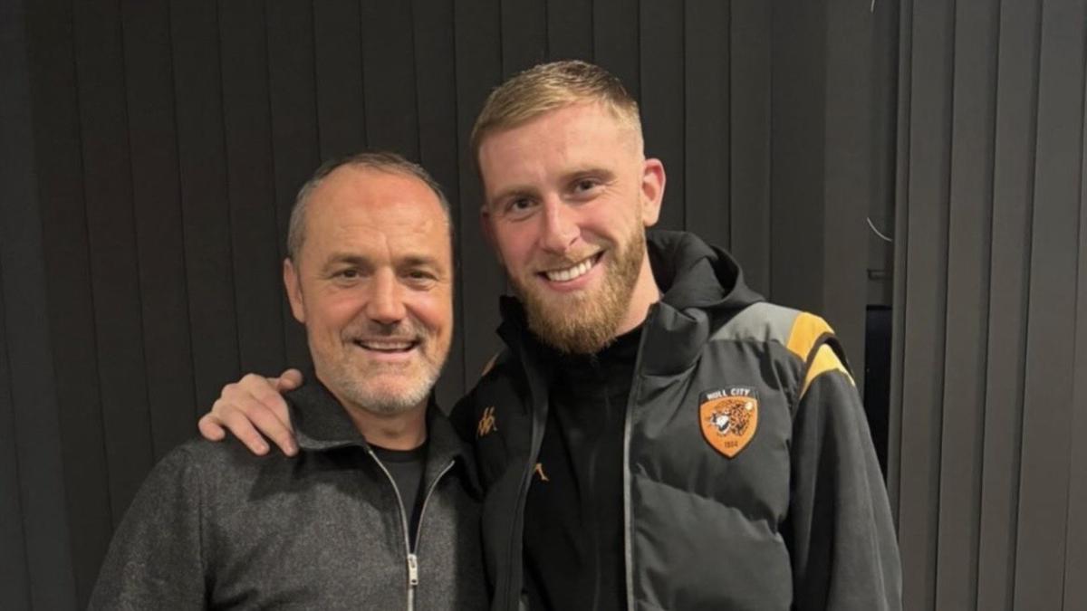 Luis Helguera junto al ex de la UD Las Palmas Oli Mcburnie, hace unas semanas.