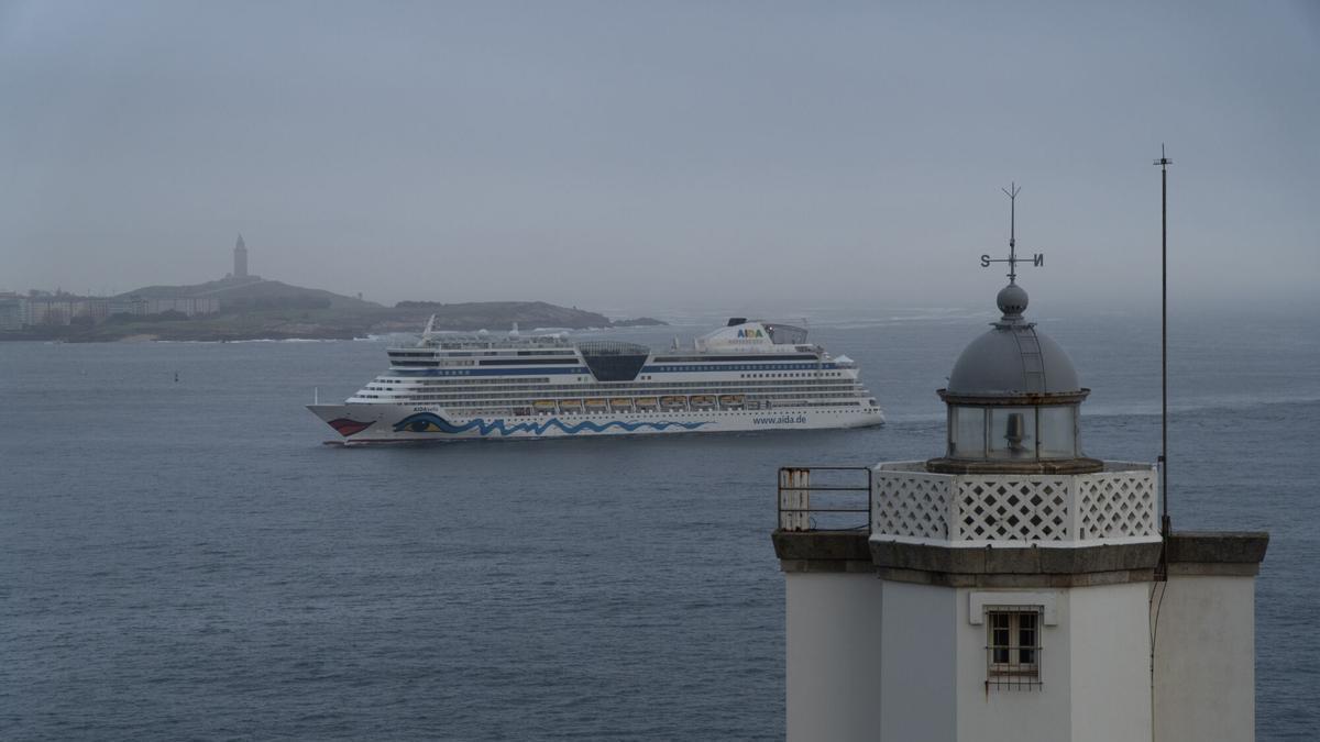 A Coruña recibe su primera triple escala de cruceros del 2026 con más de 8.500 personas