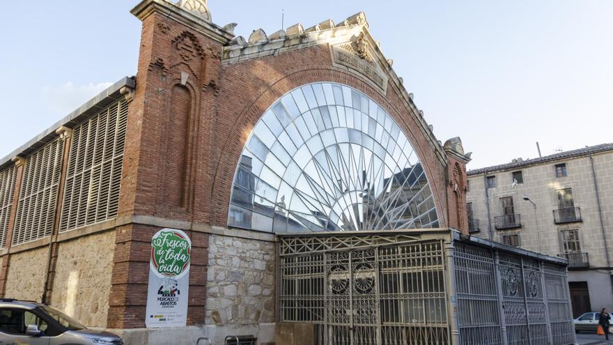 Comienzan la instalación de la carpa del Mercado de Abastos de Zamora