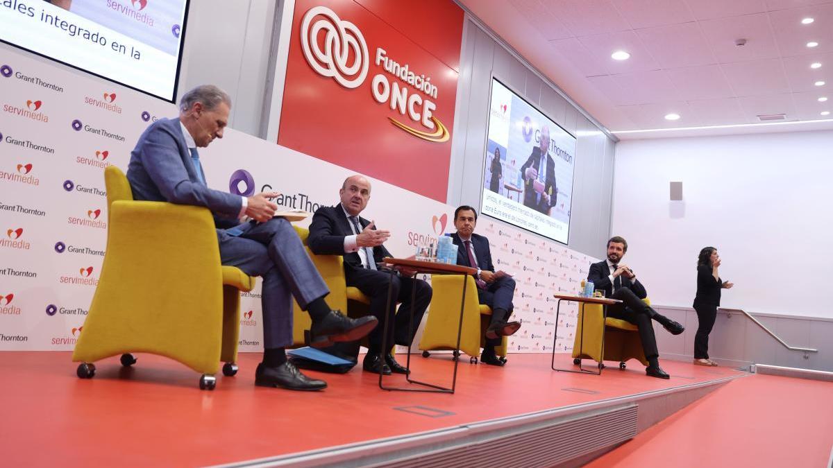 Maíllo, con Casado y Luis de Guindos en la presentación de su libro sobre el Banco Central Europeo