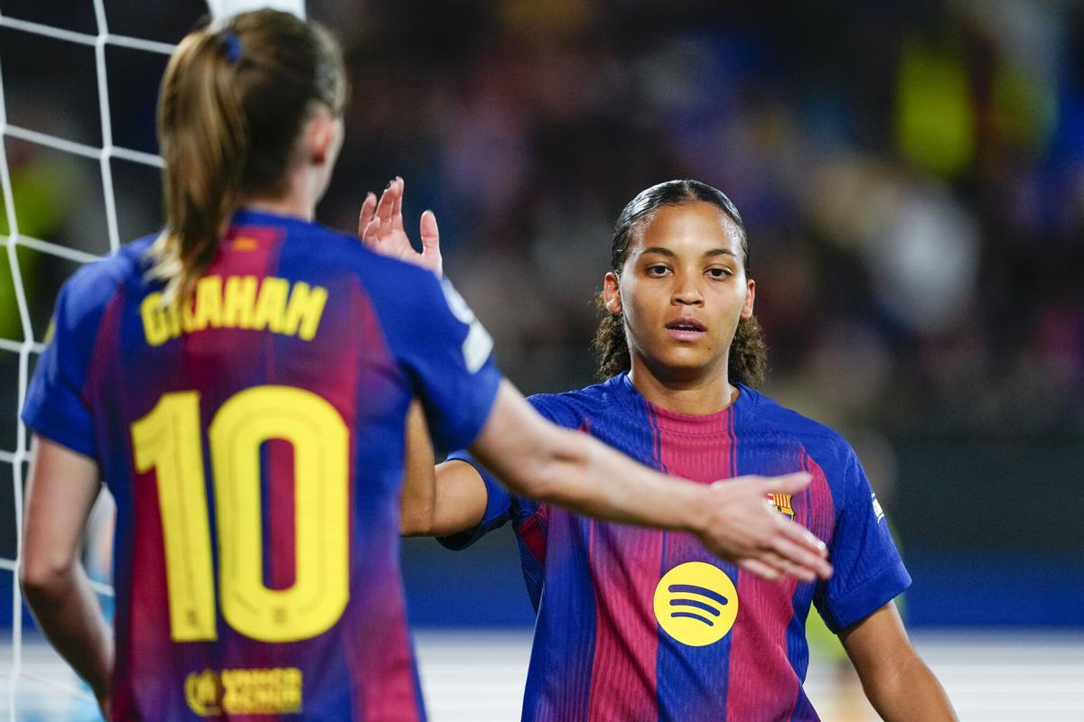 SANT JOAN DESPÍ (BARCELONA), 12/11/2025.- La centrocampista del Barça Vicky López celebra tras anotar el segundo gol de su equipo, durante el partido de la tercera jornada de fase de liga de Liga de Campeones, este miércoles en el Estadi Johan Cruyff.-EFE/ Alejandro García