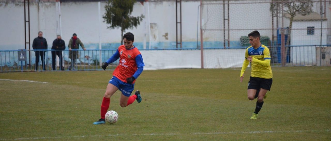 Un jugador del Benavente, durante un encuentro.