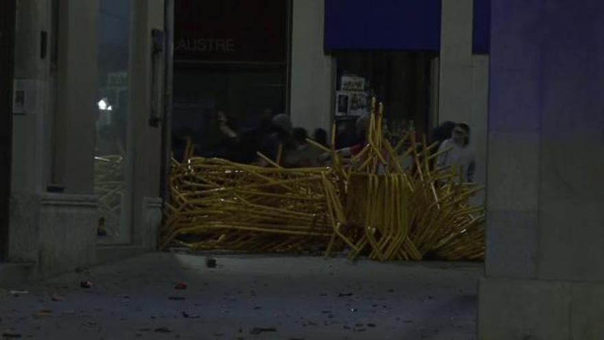 Càrregues de la policia i contenidors en flames a Girona en la tercera jornada de protestes