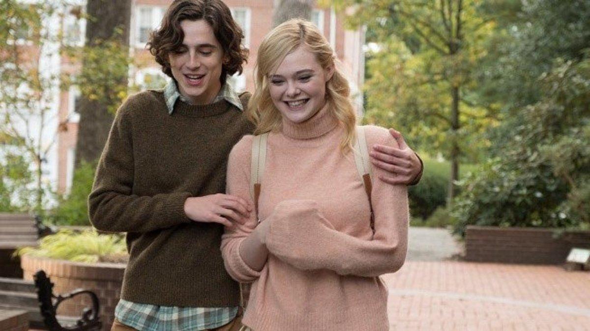 Timothée Chalamet y Elle Fanning, en un fotograma de 'Día de lluvia en Nueva York', de Woody Allen