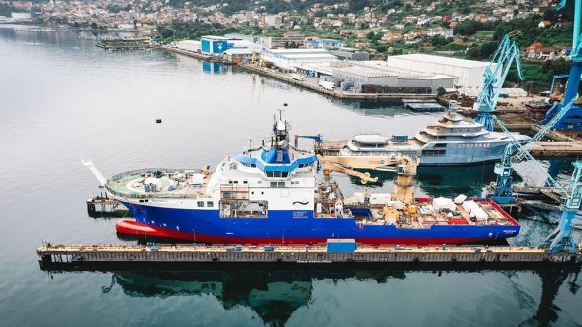 El oceanográfico «Falkor Too», del Schmidt Ocean Institute, en el dique de Metalships para los trabajos de pintura