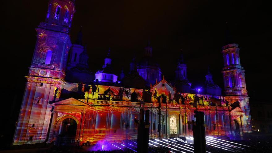 En imágenes | El 'Monumental Tour' llena la Plaza del Pilar de Zaragoza con su espectáculo único