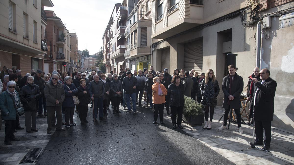 L&#039;alcalde Jordi Solerneou a l&#039;hora dels parlaments al mig del carrer nou de trinca