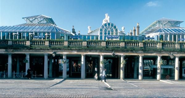 Ópera gratisen la plaza.