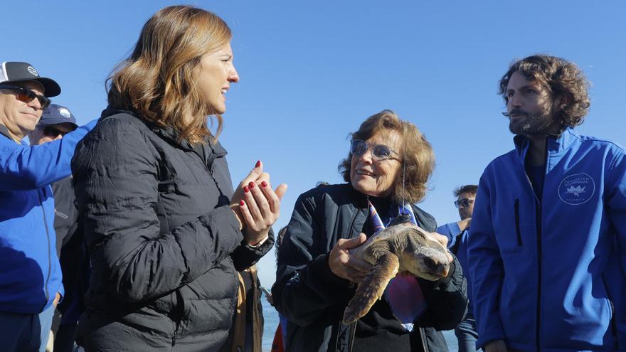 Sylvia Earle suelta al mar en Valencia a “Hope”
